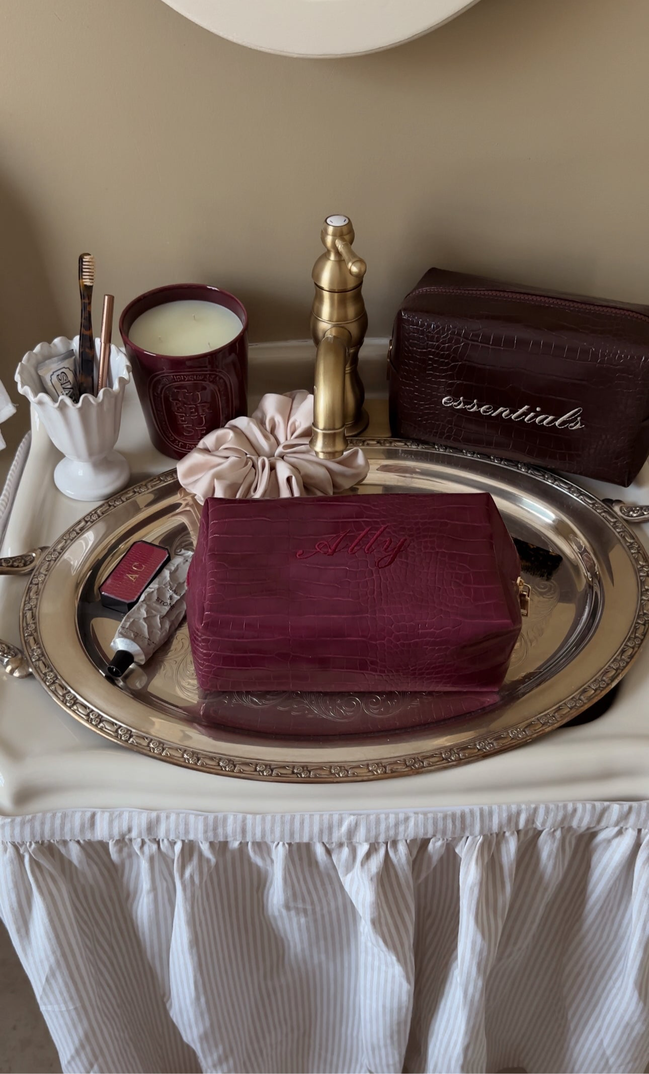 Croc Vegan Leather Embroidered Makeup Bag: Personalized Cosmetic Bag