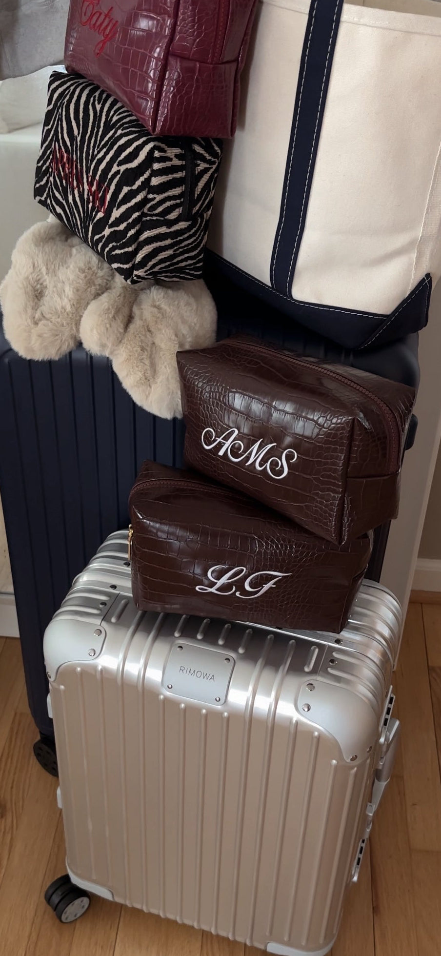 Croc Vegan Leather Embroidered Makeup Bag: Personalized Cosmetic Bag