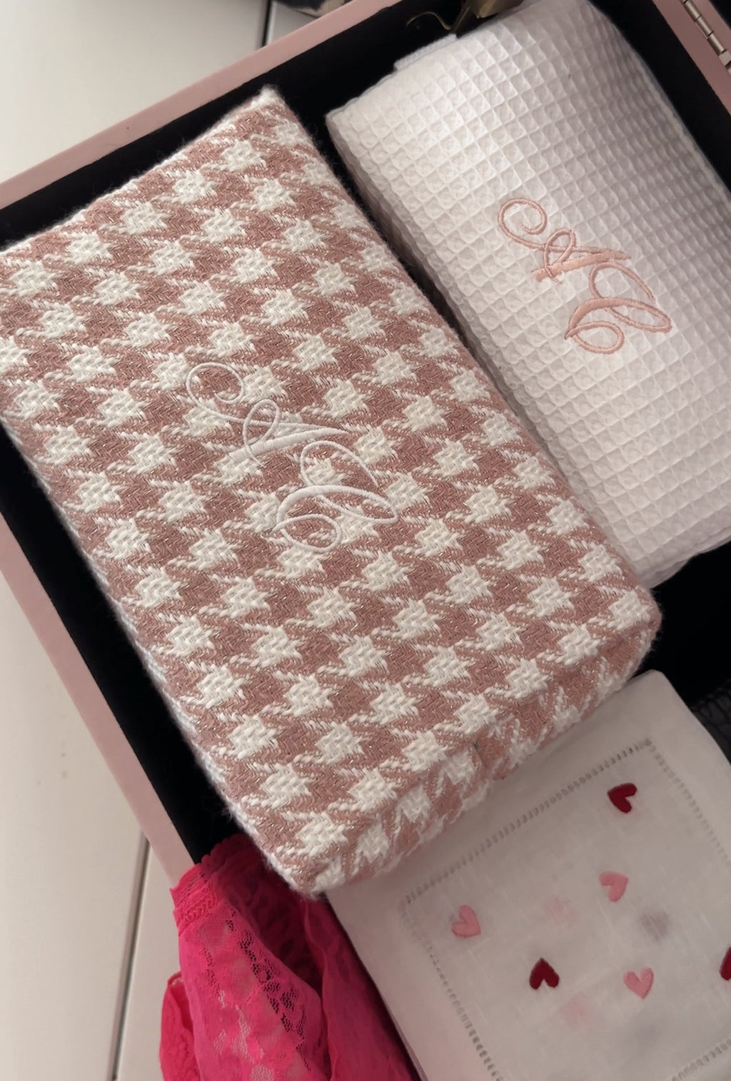 Embroidered Pink Haute Tooth Cosmetic Bag: Personalized Makeup Bag