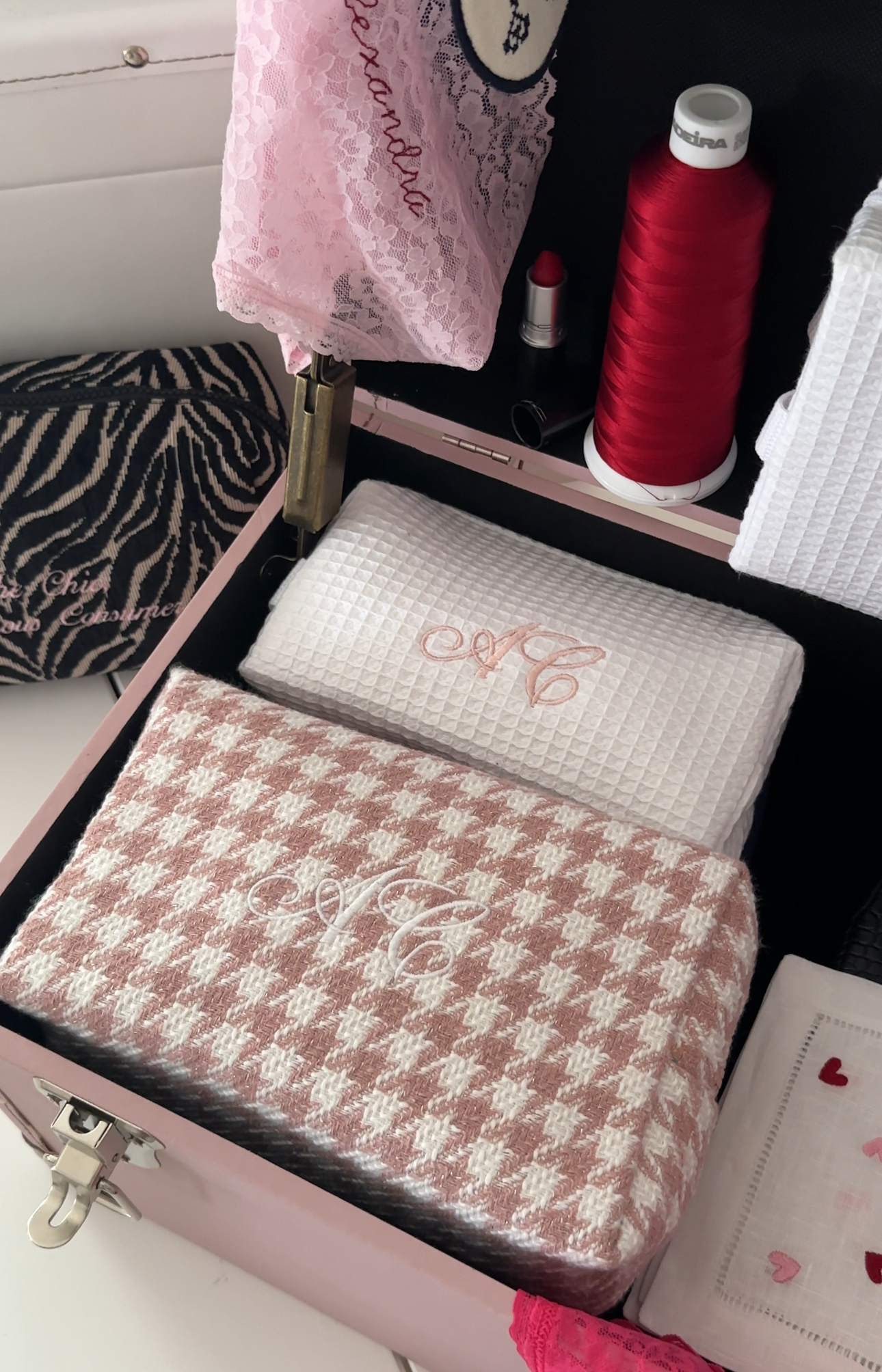 Embroidered Pink Haute Tooth Cosmetic Bag: Personalized Makeup Bag