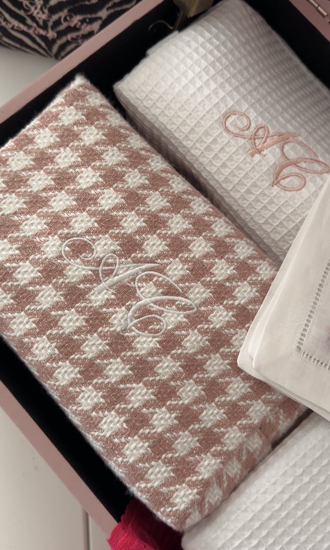 Embroidered Pink Haute Tooth Cosmetic Bag: Personalized Makeup Bag