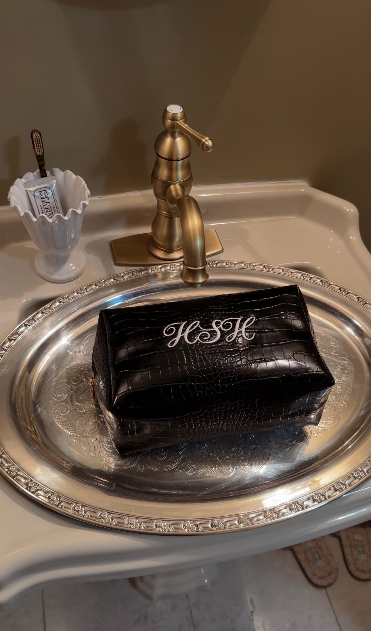 Vegan Leather Embroidered Makeup Bag: Personalized Cosmetic Bag