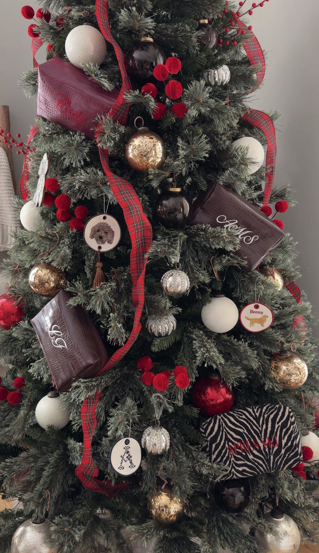 Croc Vegan Leather Embroidered Makeup Bag: Personalized Cosmetic Bag